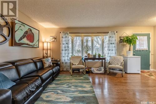 154 Coteau Street W, Moose Jaw, SK - Indoor Photo Showing Living Room