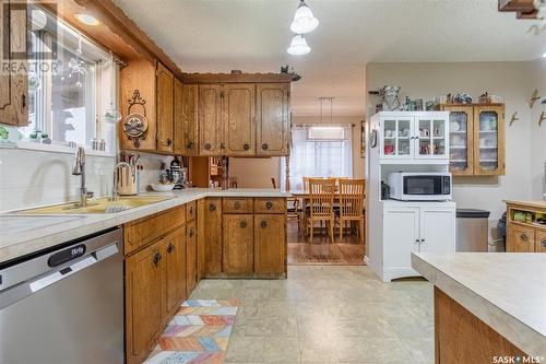 154 Coteau Street W, Moose Jaw, SK - Indoor Photo Showing Kitchen