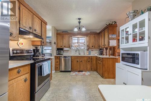 154 Coteau Street W, Moose Jaw, SK - Indoor Photo Showing Kitchen