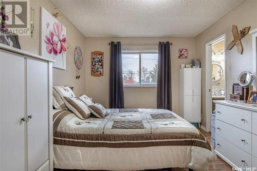 154 Coteau Street W, Moose Jaw, SK - Indoor Photo Showing Bedroom