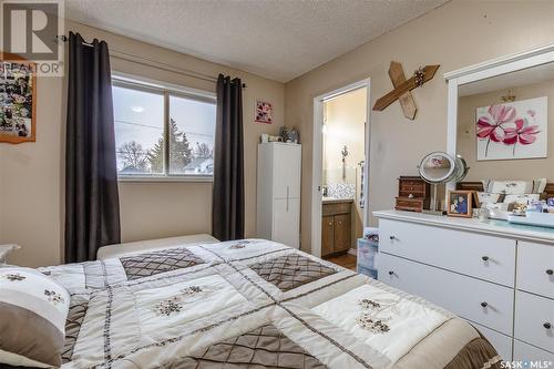 154 Coteau Street W, Moose Jaw, SK - Indoor Photo Showing Bedroom