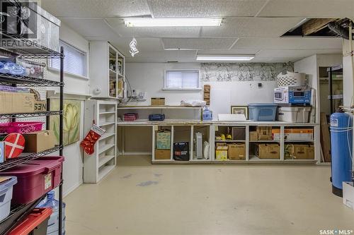 154 Coteau Street W, Moose Jaw, SK - Indoor Photo Showing Garage