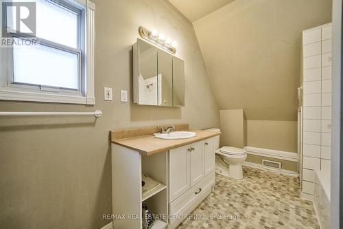 139 Main Street E, Milton, ON - Indoor Photo Showing Bathroom