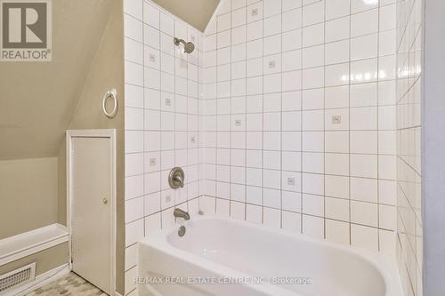 139 Main Street E, Milton, ON - Indoor Photo Showing Bathroom