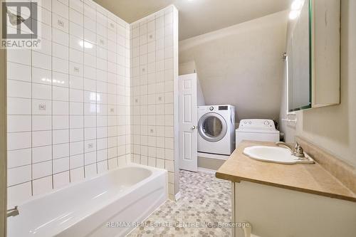 139 Main Street E, Milton, ON - Indoor Photo Showing Bathroom