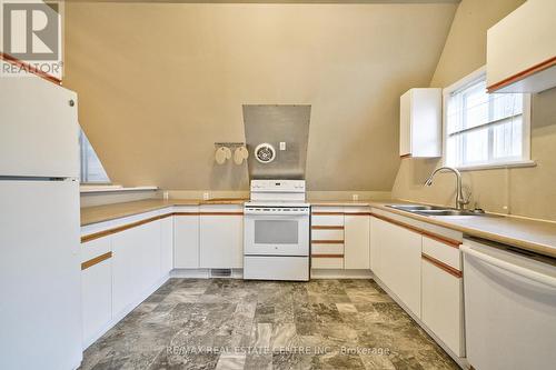 139 Main Street E, Milton, ON - Indoor Photo Showing Kitchen With Double Sink