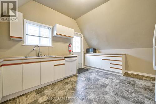 139 Main Street E, Milton, ON - Indoor Photo Showing Kitchen