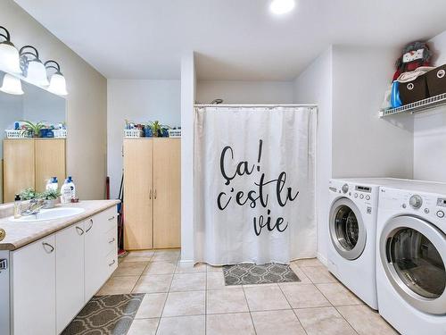 Salle de bains - 182 Rue De Beaujeu, Gatineau (Masson-Angers), QC - Indoor Photo Showing Laundry Room