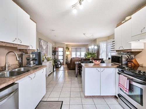 Cuisine - 182 Rue De Beaujeu, Gatineau (Masson-Angers), QC - Indoor Photo Showing Kitchen With Double Sink