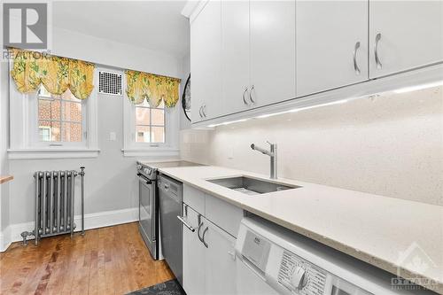 260 Metcalfe Street Unit#2C, Ottawa, ON - Indoor Photo Showing Kitchen With Upgraded Kitchen