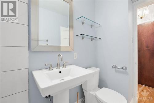 260 Metcalfe Street Unit#2C, Ottawa, ON - Indoor Photo Showing Bathroom