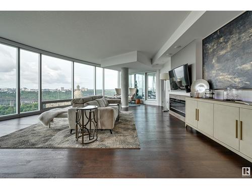 #2105 9720 106 St Nw, Edmonton, AB - Indoor Photo Showing Living Room