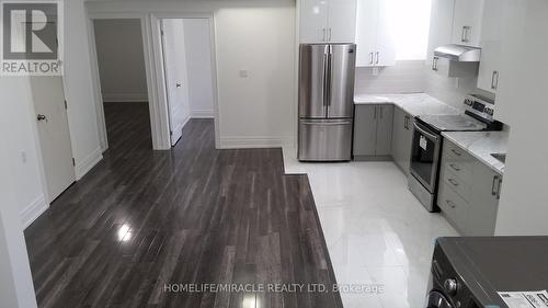 27 Cloverhaven Road, Brampton, ON - Indoor Photo Showing Kitchen With Stainless Steel Kitchen