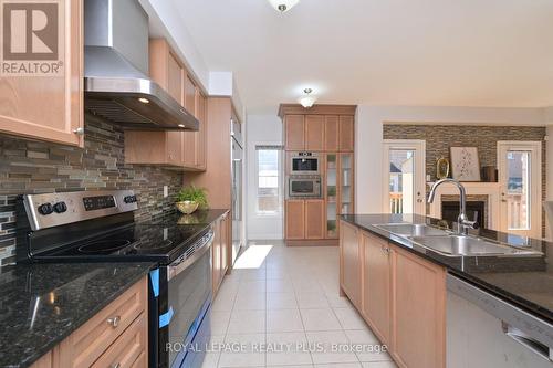 3898 Koenig Road, Burlington, ON - Indoor Photo Showing Kitchen With Double Sink With Upgraded Kitchen