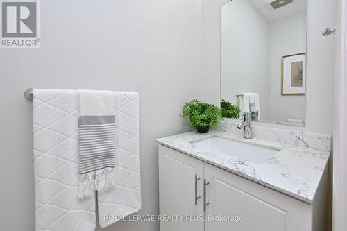 3898 Koenig Road, Burlington, ON - Indoor Photo Showing Bathroom