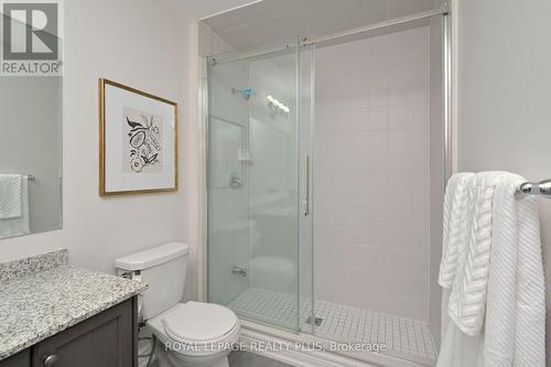 3898 Koenig Road, Burlington, ON - Indoor Photo Showing Bathroom