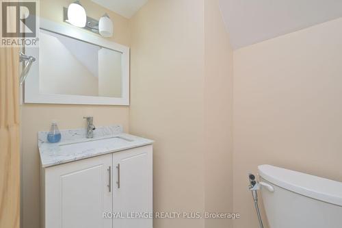 3898 Koenig Road, Burlington, ON - Indoor Photo Showing Bathroom