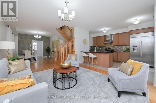 3898 Koenig Road, Burlington, ON - Indoor Photo Showing Living Room