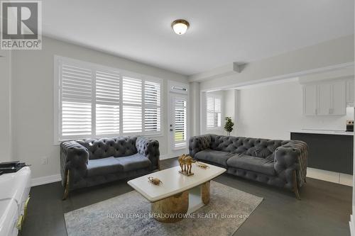 636 Leatherleaf Landing, Milton, ON - Indoor Photo Showing Living Room