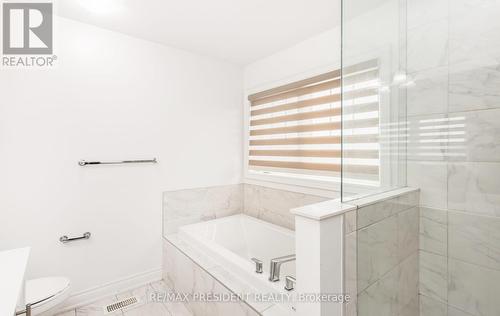 51 Lionhead Golf Club Road, Brampton, ON - Indoor Photo Showing Bathroom