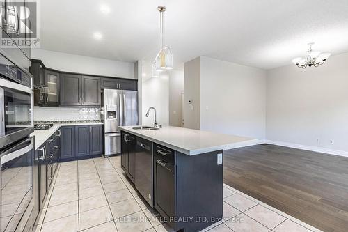 3259 Scotch Pine Gate, Mississauga, ON - Indoor Photo Showing Kitchen With Upgraded Kitchen