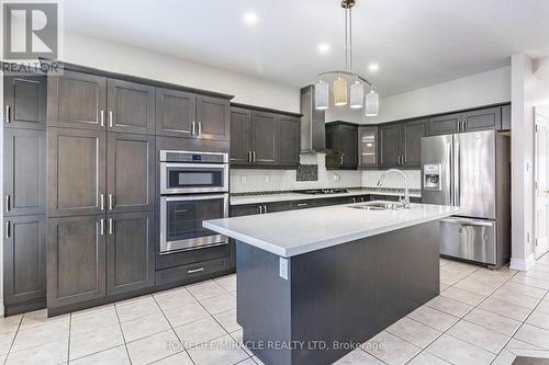 3259 Scotch Pine Gate, Mississauga, ON - Indoor Photo Showing Kitchen With Double Sink With Upgraded Kitchen