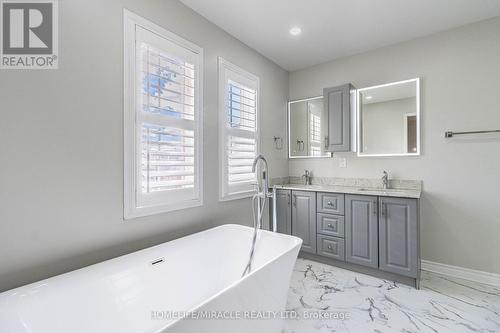 3259 Scotch Pine Gate, Mississauga, ON - Indoor Photo Showing Bathroom