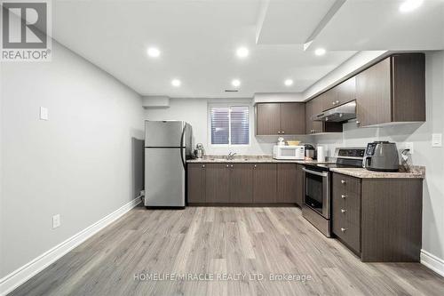 3259 Scotch Pine Gate, Mississauga, ON - Indoor Photo Showing Kitchen