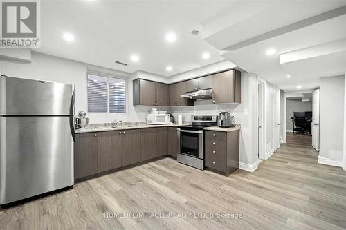 3259 Scotch Pine Gate, Mississauga, ON - Indoor Photo Showing Kitchen