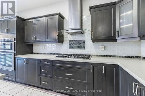 3259 Scotch Pine Gate, Mississauga, ON - Indoor Photo Showing Kitchen With Upgraded Kitchen