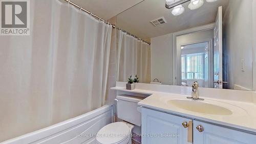 2405 - 3880 Duke Of York Boulevard, Mississauga, ON - Indoor Photo Showing Bathroom