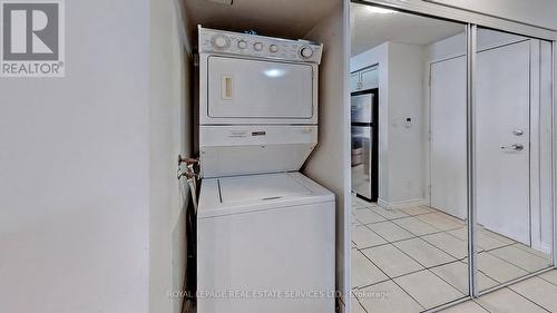 2405 - 3880 Duke Of York Boulevard, Mississauga, ON - Indoor Photo Showing Laundry Room