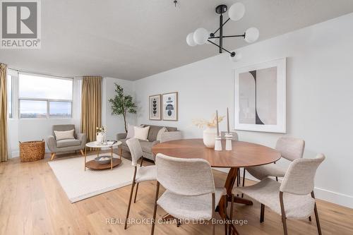 1601 - 3845 Lake Shore Boulevard W, Toronto, ON - Indoor Photo Showing Dining Room