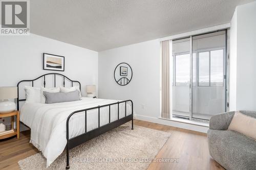 1601 - 3845 Lake Shore Boulevard W, Toronto, ON - Indoor Photo Showing Bedroom