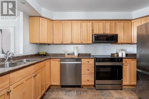 1601 - 3845 Lake Shore Boulevard W, Toronto, ON - Indoor Photo Showing Kitchen With Double Sink