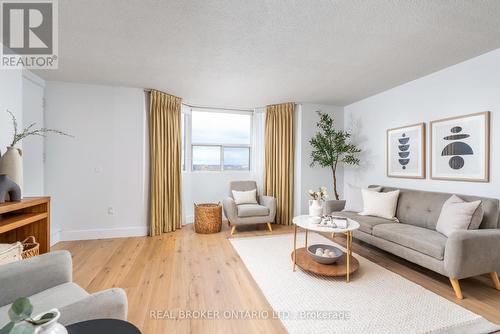 1601 - 3845 Lake Shore Boulevard W, Toronto, ON - Indoor Photo Showing Living Room