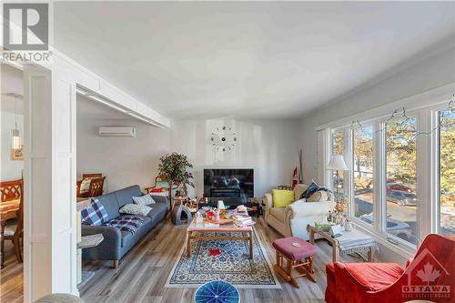 Unit 2 (top) - 732 Morin Street, Ottawa, ON - Indoor Photo Showing Living Room With Fireplace