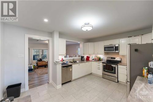 Unit 2 (top) - 732 Morin Street, Ottawa, ON - Indoor Photo Showing Kitchen