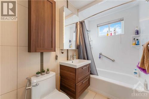 Unit 2 (top) - 732 Morin Street, Ottawa, ON - Indoor Photo Showing Bathroom