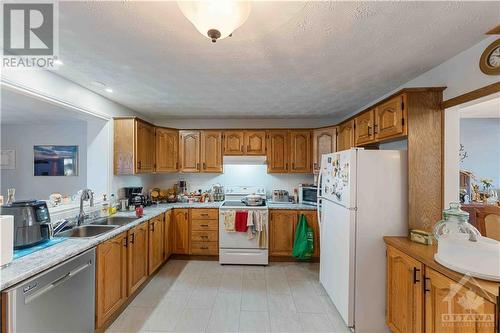 Unit 1 (middle) - 732 Morin Street, Ottawa, ON - Indoor Photo Showing Kitchen With Double Sink