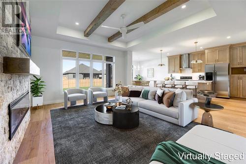 6751 Shaker Lane, Plympton-Wyoming, ON - Indoor Photo Showing Living Room