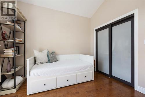 212 Washington Court, Sarnia, ON - Indoor Photo Showing Bedroom