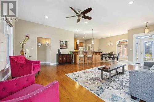 212 Washington Court, Sarnia, ON - Indoor Photo Showing Living Room