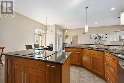 212 Washington Court, Sarnia, ON - Indoor Photo Showing Kitchen