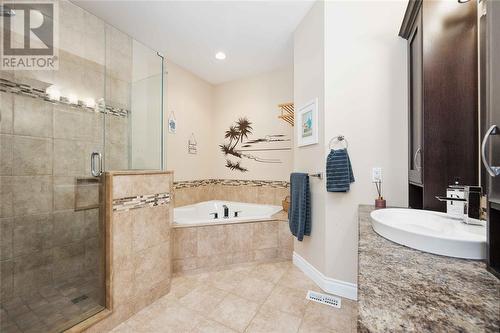 212 Washington Court, Sarnia, ON - Indoor Photo Showing Bathroom