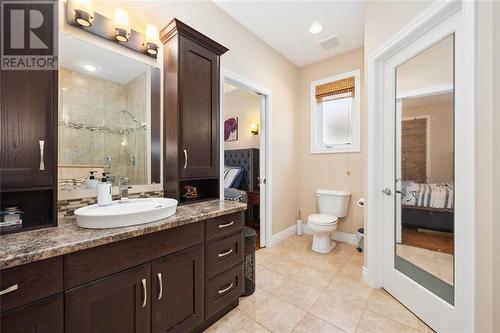 212 Washington Court, Sarnia, ON - Indoor Photo Showing Bathroom