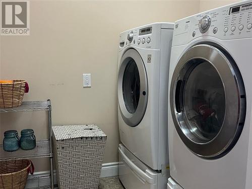 212 Washington Court, Sarnia, ON - Indoor Photo Showing Laundry Room