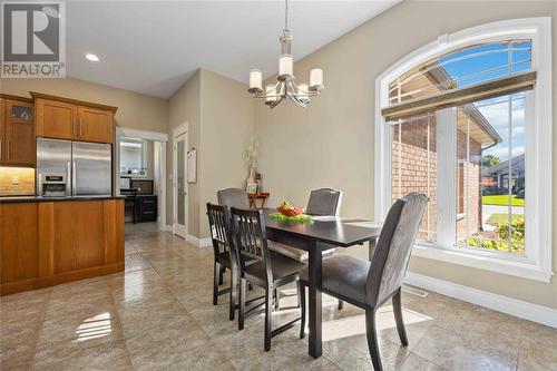 212 Washington Court, Sarnia, ON - Indoor Photo Showing Dining Room