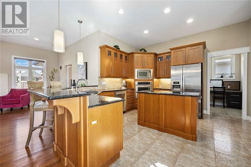 212 Washington Court, Sarnia, ON - Indoor Photo Showing Kitchen