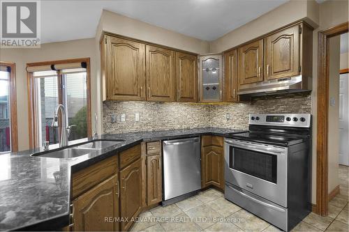 35 Monte Vista Crescent, London, ON - Indoor Photo Showing Kitchen With Double Sink With Upgraded Kitchen